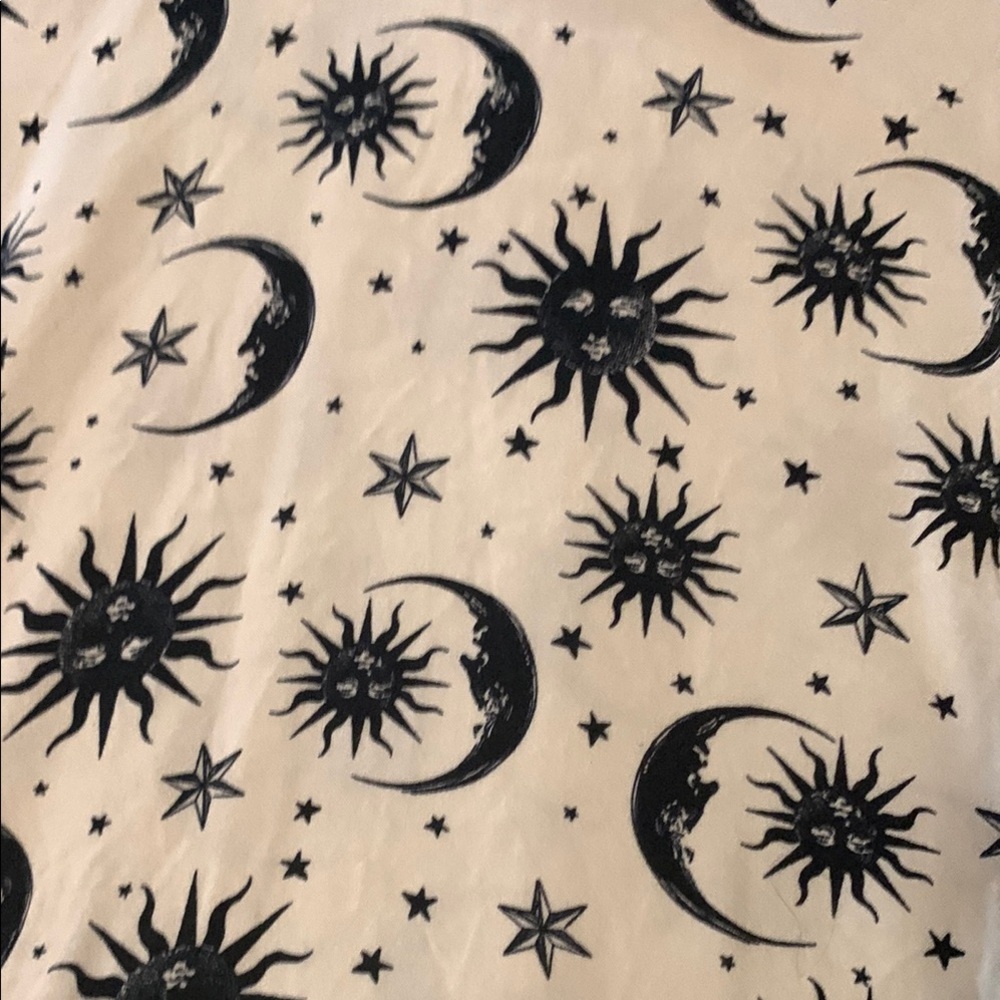 Hot Topic celestial Sun and Moon Button-Down crop Shirt - Black and cream - Picture 2 of 10